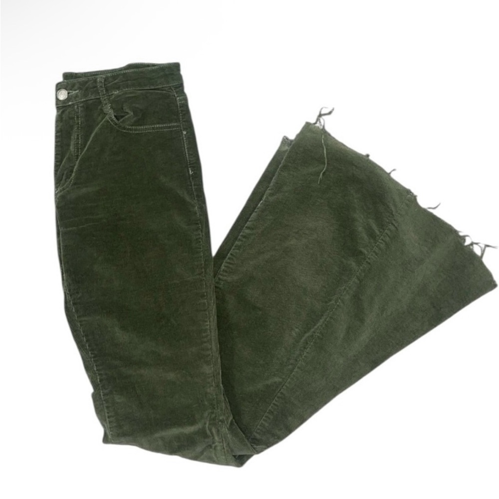 Saints & Hearts Mid-Rise Olive Green Corduroy Flared Jeans for Women
- SOLD - Picture 7 of 8
